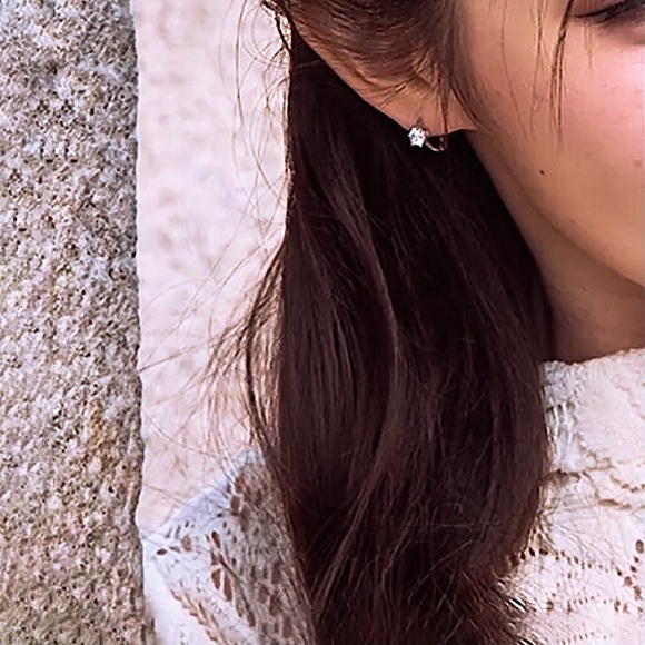 ⚜️[𝟯/$𝟮𝟴]⚜️NEW CZ Delicate Huggie Hoops - Picture 5 of 10